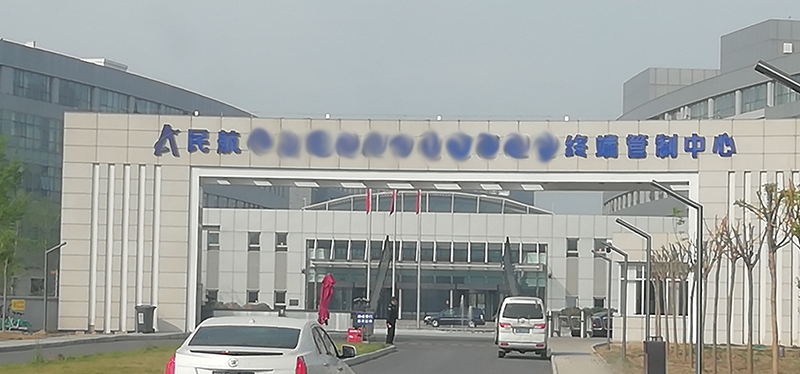 民航空中交通管理局終端管控中心安裝升降屏風(fēng)桌,培訓(xùn)電腦桌